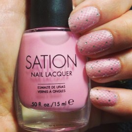 Manicure Monday: Nail Lingerie via The Collaboreight