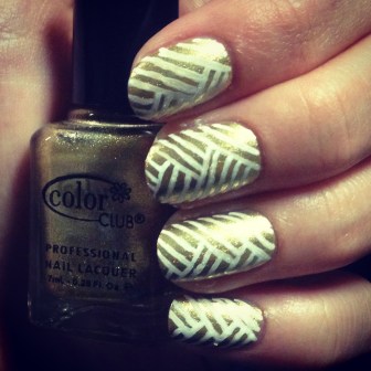 Manicure Monday: Golden Cross-Hatch via The Collabor-eight