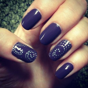 Manicure Monday: Faux Diamonds via The Collabor-Eight